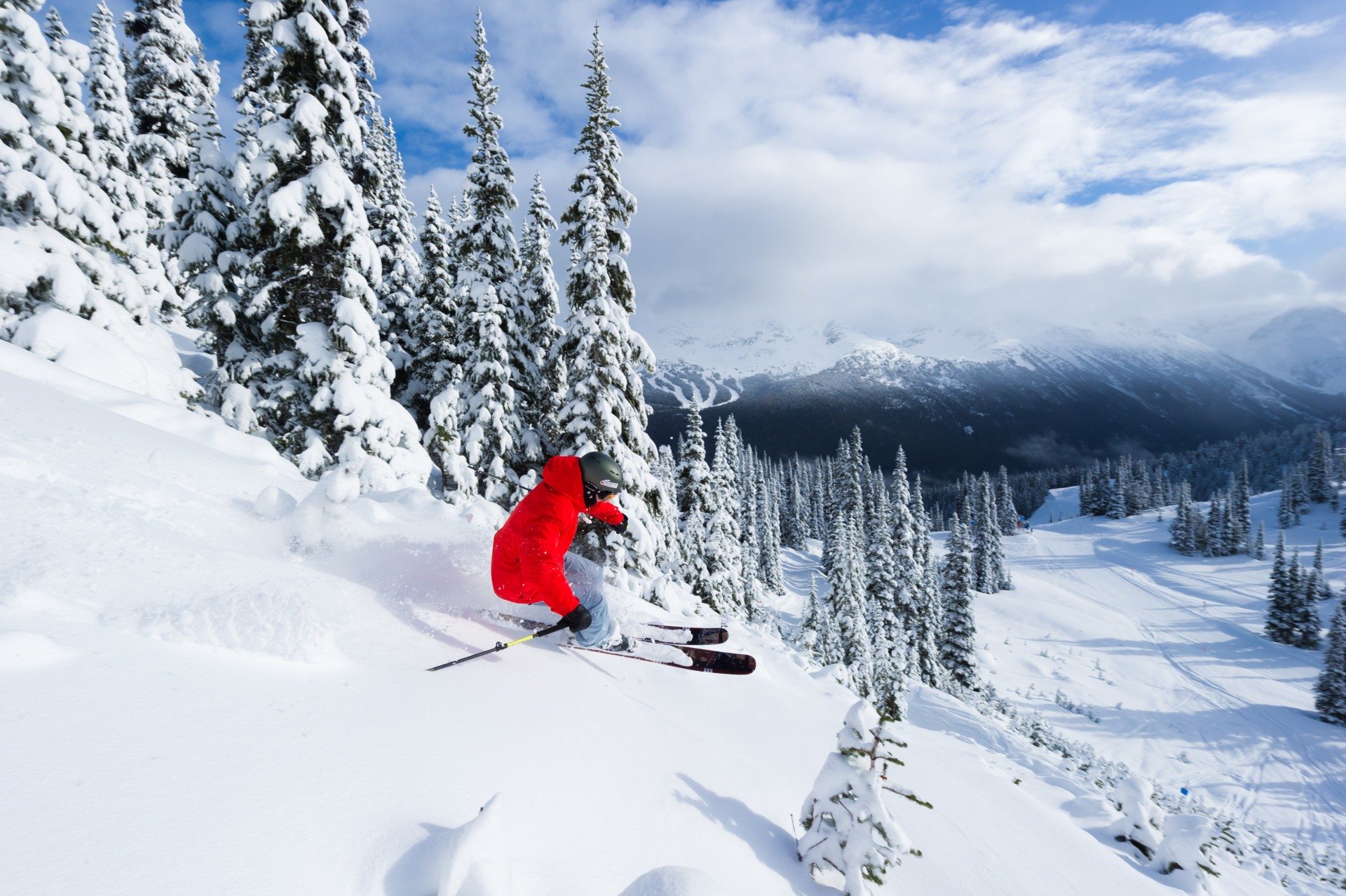 Покататься на горных лыжах. Whistler Canada лыжи. Whistler Blackcomb горнолыжный курорт. Whistler Blackcomb Ski Resort. Уистлер-Блэккомб, Канада.