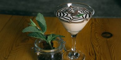 When the Après Ski Cocktail recipe is blended a delicious martini will follow.